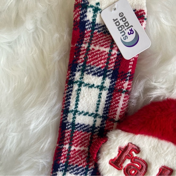 Christmas Sleep Mask Fa La La & Plaid Cozy Non-Slip Socks Set NWT - Picture 4 of 9